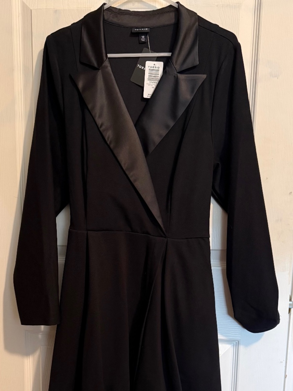 Torrid Sz18 Tuxedo Wrap Dress. Has Pockets!